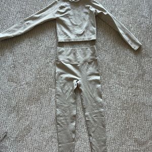 Work out outfit pants and top